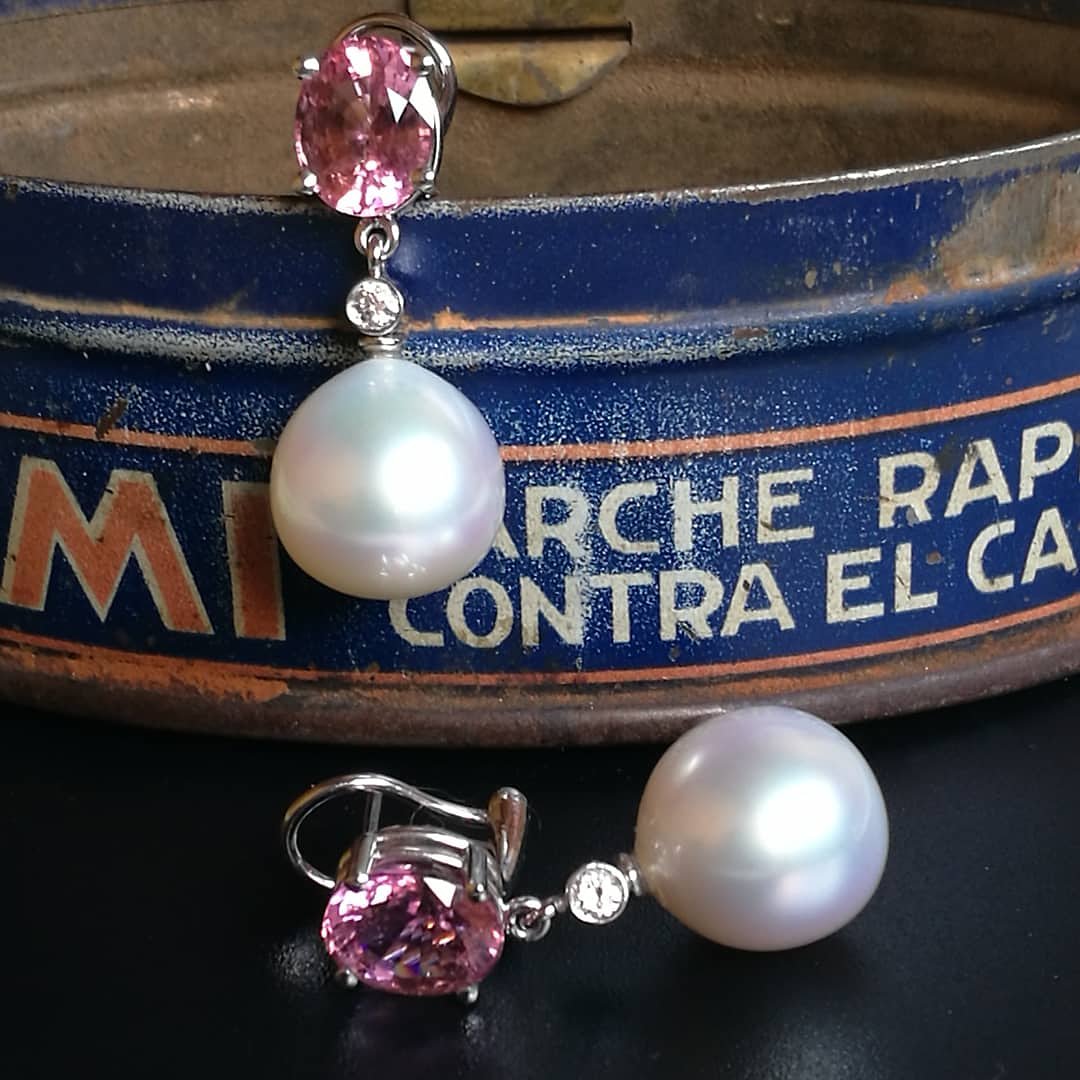 mdmayagems's tweet photo. Two #AustralianPearls, #diamonds, #pinktourmalines and #whitegold 18k, what else? ❤💎
https://t.co/CYeVnHW0wC https://t.co/uT59JFuPfb