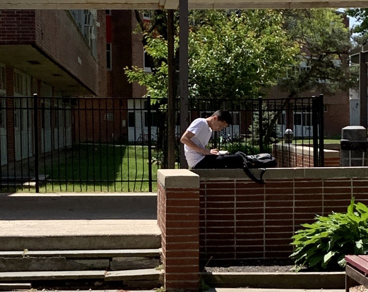 cocom1226's tweet photo. What a beautiful day to #readoutside 🌞🌸 #mixitup #ewmms https://t.co/53BxHmS5mj