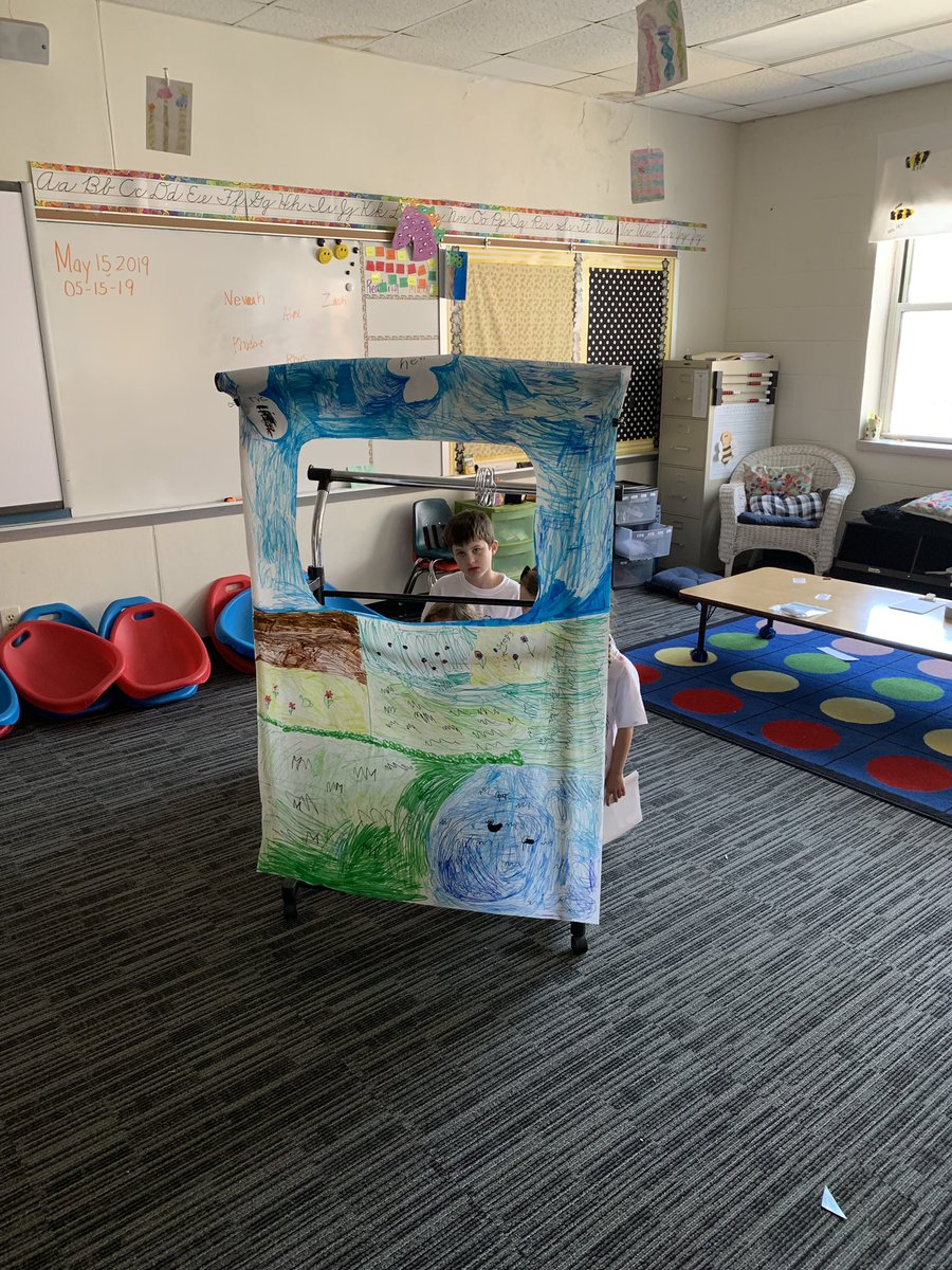 MESHoneyBees's tweet photo. Puppet shows to end the year? Why not ❤️🐝 #HoneyBeeNation #ReadersTheater #AveryPop https://t.co/ldylRglxd4