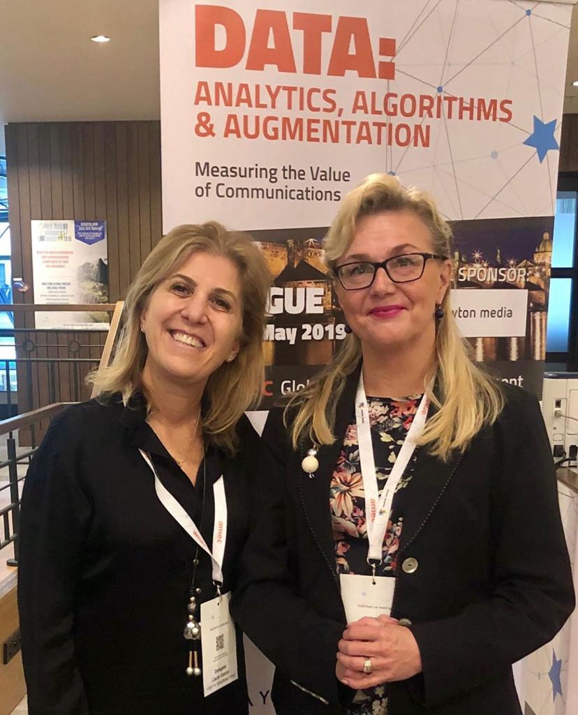 globalnewsgroup's tweet photo. #MomentosAMEC La presidenta de #GlobalNewsGroup y de @_FIBEP, @lauraglobalnews, junto a @AAerikkala durante la realización del #amecsummit en #Praga. #measurement #PR https://t.co/7N0xfG5Dhx
