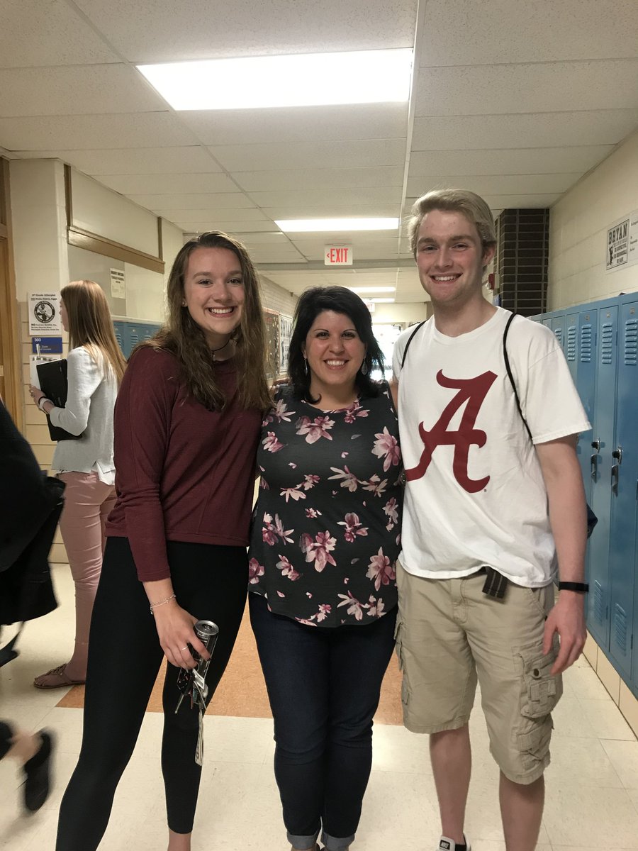 hbolur7's tweet photo. I love it when students come back to visit! Can't believe these two just graduated high school!! They are still the nicest students!  Loved catching up with them! @BryanD205 @YorkD205 #whyiteach #ProudTeacher #imsoshort https://t.co/08PFdig8Nc