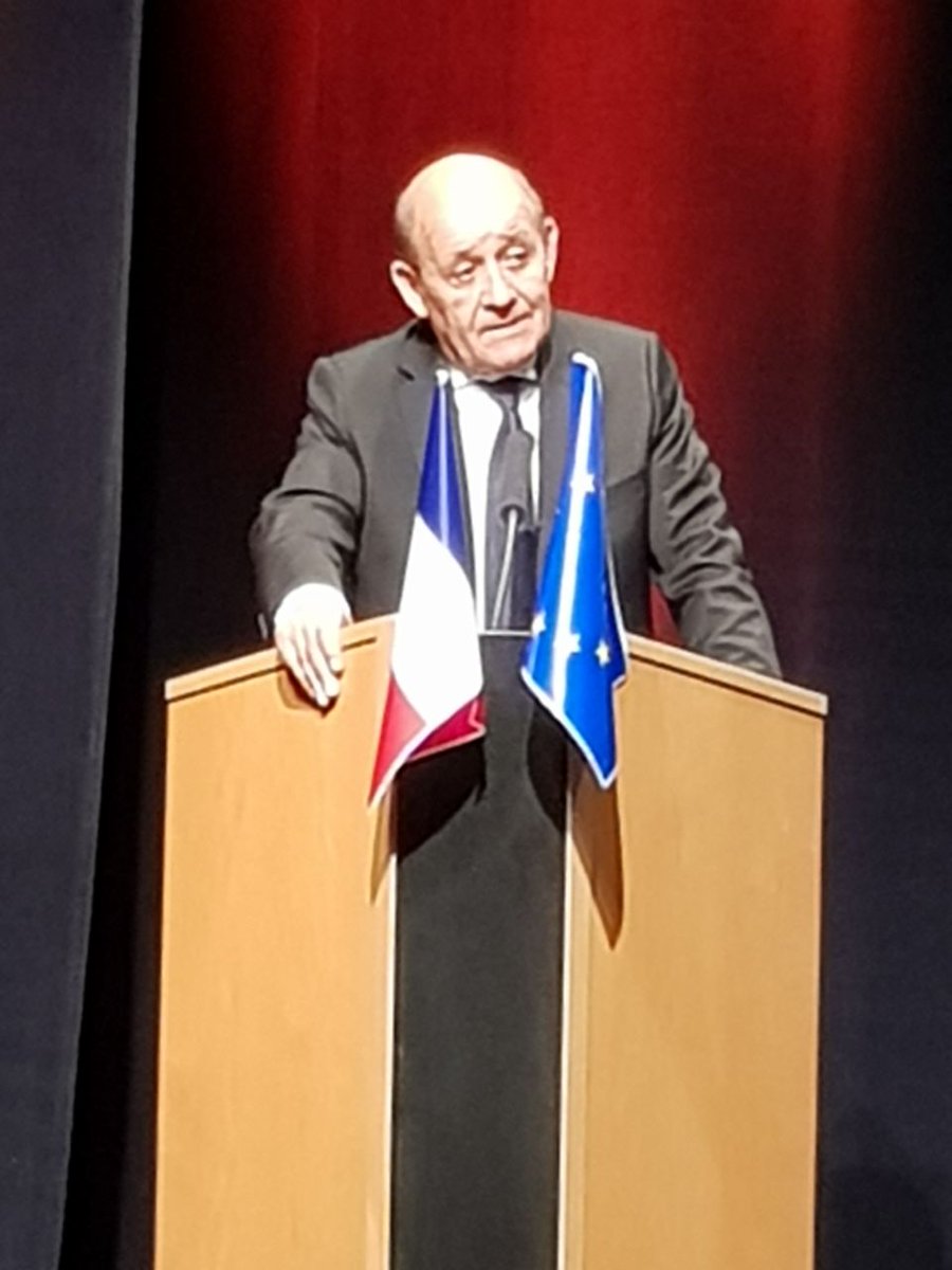 EMLannion's tweet image. Tres belle délégation @EMLannion ce soir à Langueux ! "Breton, Français et Européen en même temps !", résume @JY_LeDrian. Bernard Guetta appelle à voir l'Europe comme elle l'est, menacée, et @joel_le_jeune salue les élus locaux qui affichent leur engagement pour @Renaissance_UE !