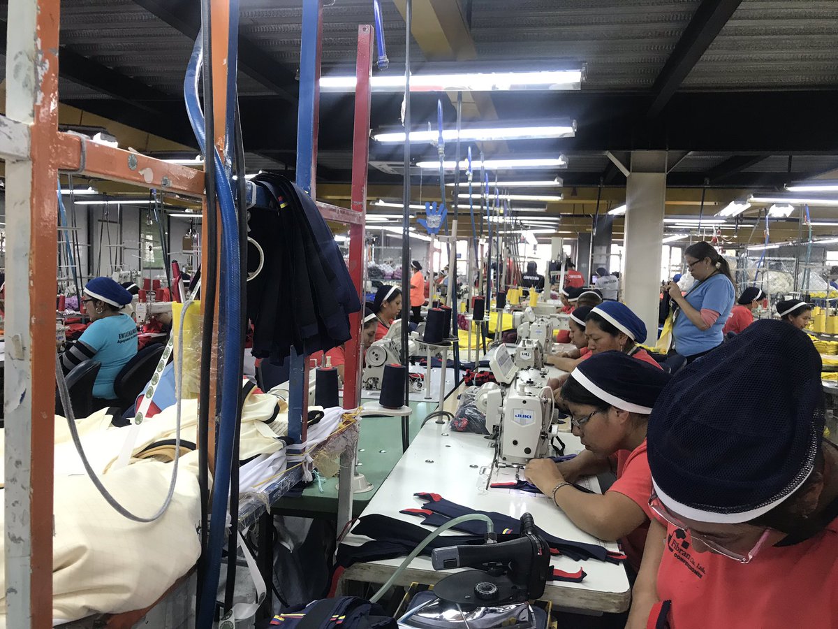AITE_Ecuador's tweet photo. El Ministro Coordinador de la Producción (S) #YuriParreño recorrió la empresa textil #Fibran en el norte de Quito. Allí pudo ver de primera mano los procesos de la compañía, en la fabricación de prendas de vestir @Produccion_Ecu @marathonsports_ @panchidalbo https://t.co/VZIrSvrcb5