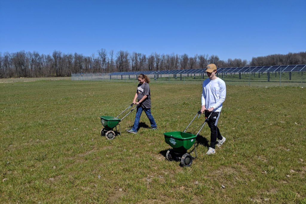 Craighead Electric Co-op in Arkansas is partnering with environmental groups to convert its right of way tracts into wildlife habitat, which may actually help reduce maintenance costs! Full story via <a href="/NRECANews/">NRECA</a> ow.ly/clrs50uflY7