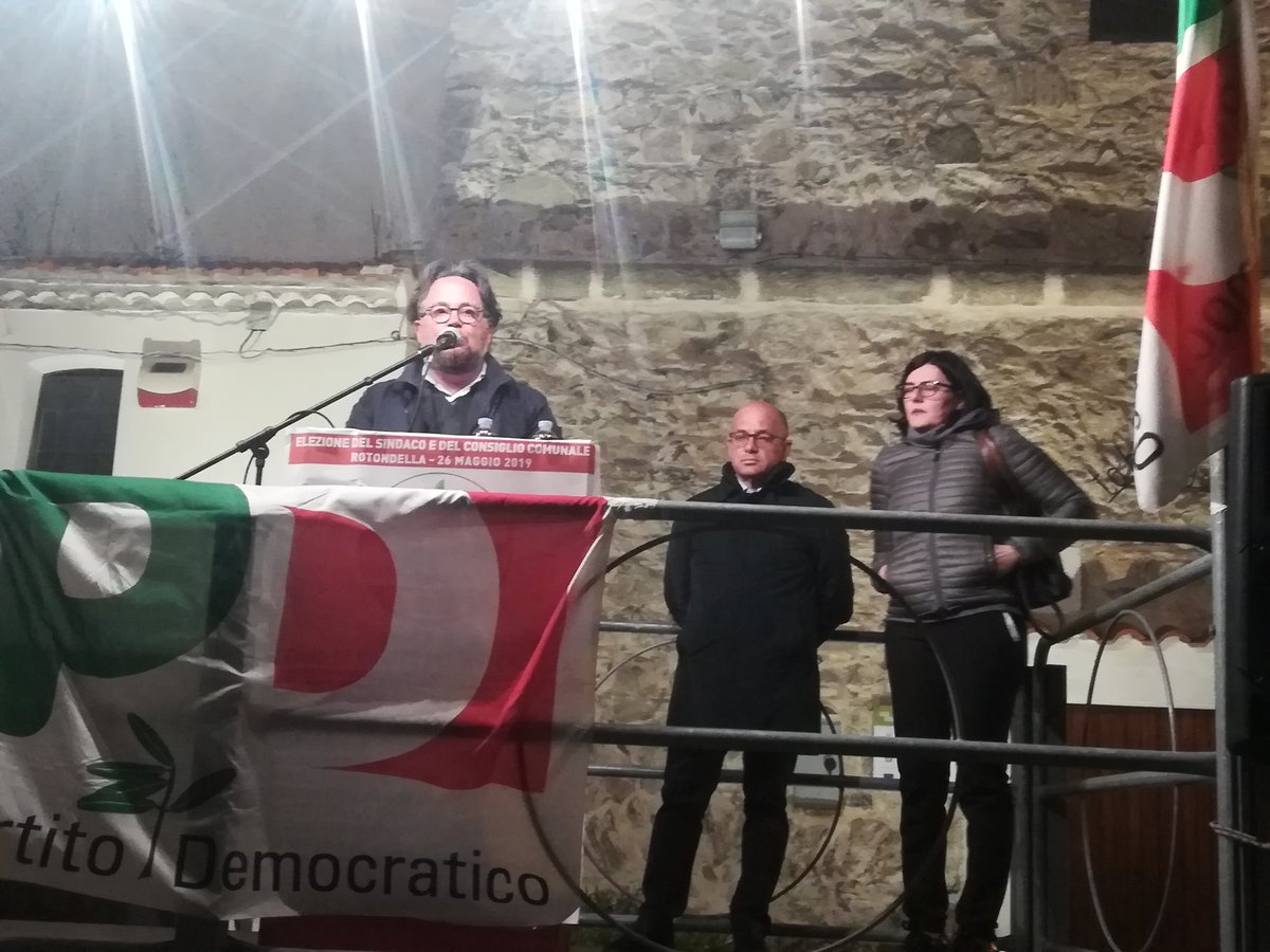 PD_Rotondella's tweet photo. Pubblico comizio a #Rotondella per #Europee2019 con @maria_cuccarese @VincenzoFrancom e il segretario Vincenzo Montesano! https://t.co/odHyDzClGz