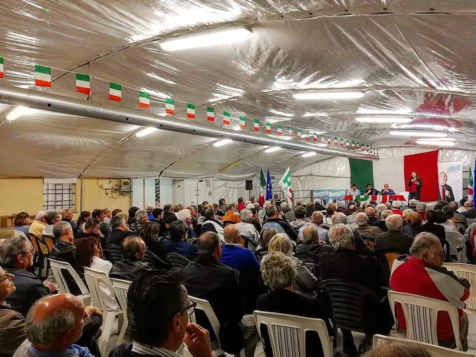 LucaRinieri's tweet photo. Il tendone pieno, l'entusiasmo delle persone, la competenza degli interventi. #forlì è con @gio_calderoni! Grazie per il sostegno @marcodimaio e @AnnaAscani #amaracmand #il26votopd https://t.co/8XD0S97sjl
