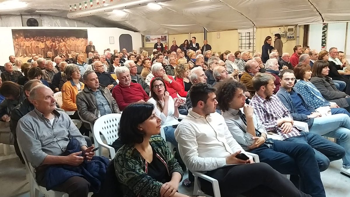 LucaRinieri's tweet photo. Il tendone pieno, l'entusiasmo delle persone, la competenza degli interventi. #forlì è con @gio_calderoni! Grazie per il sostegno @marcodimaio e @AnnaAscani #amaracmand #il26votopd https://t.co/8XD0S97sjl