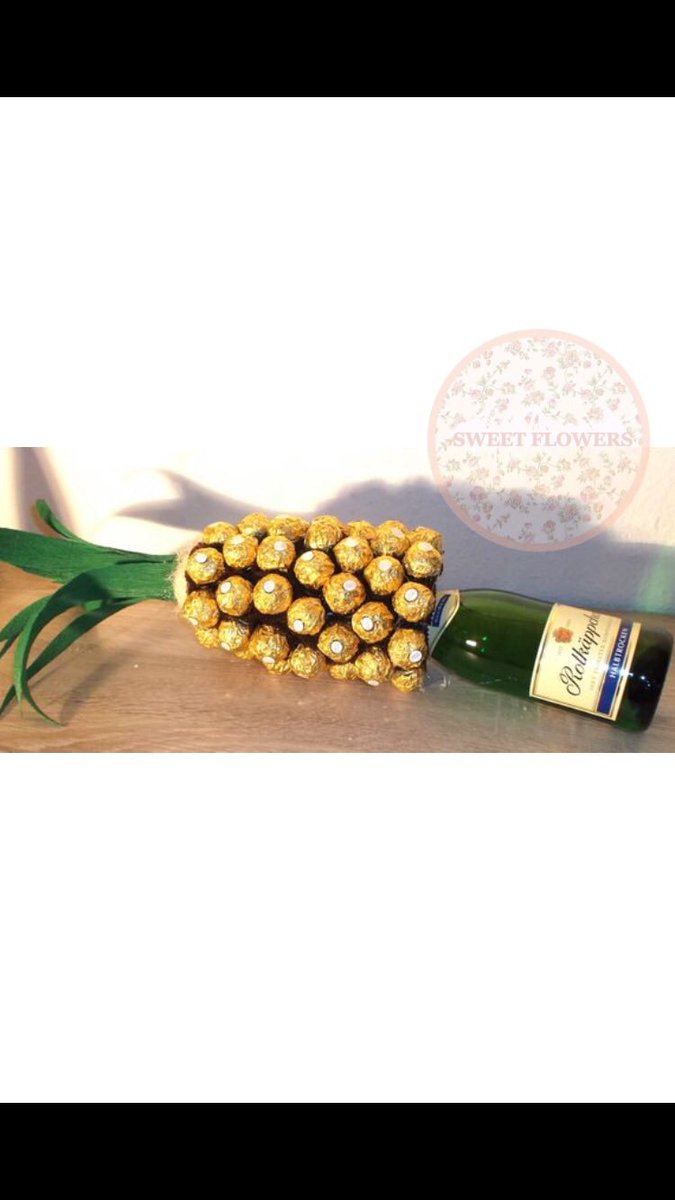 _sweet_flowers's tweet photo. #Geschenkidee für #Vatertag, wie wärs mit einer #Ferrero #Rocher #Ananas? 🍍 🍍🍍 unter der Ananas ist noch eine #Flasche #Sekt.
#bestellen und noch mehr Ideen holen könnt ihr auf https://t.co/dqw3rj4eSc https://t.co/3dQifOqXSD