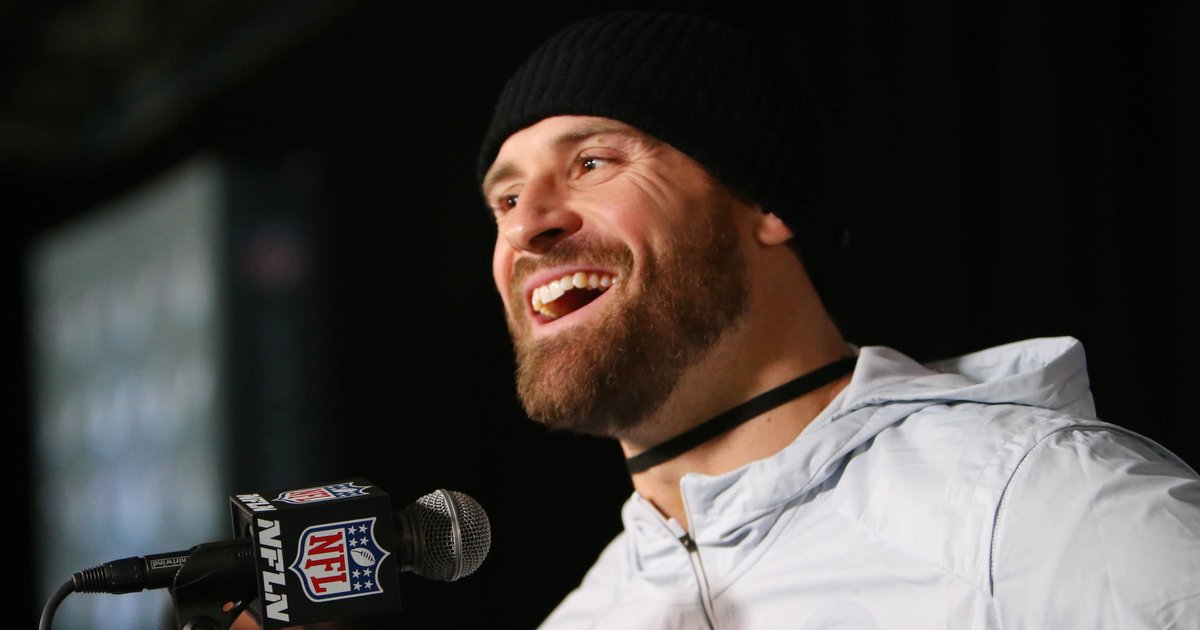 matt_mullin's tweet photo. Retired #Eagles DE Chris Long — winner of the 2019 Walter Payton NFL Man of the Year award — says he regularly used marijuana during his NFL career [via @adamwhermann] https://t.co/EDTfenqHQu https://t.co/MoPJHl0Hkd