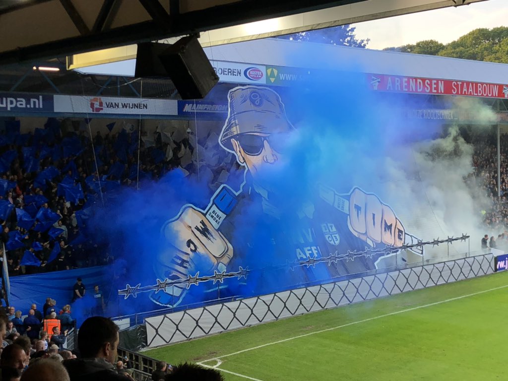StefBosgoed's tweet photo. Bijna (blauw) witte rook.. 2-0 bij rust. 2e helft niet inzakken maar noar veuren! #dran #GRAcam https://t.co/E517tBWQf5