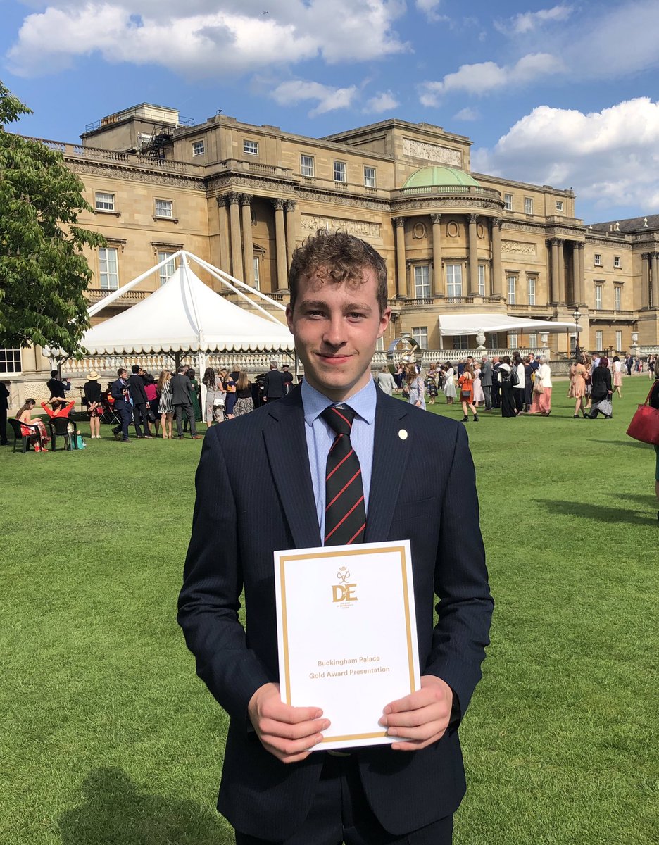 Sed_Sedgwick's tweet photo. Henry was at Buckingham Palace today collecting his Gold Duke of Edinburgh award from HRH.

Well done Henry 🔴⚫️ https://t.co/HcatiSBb7g