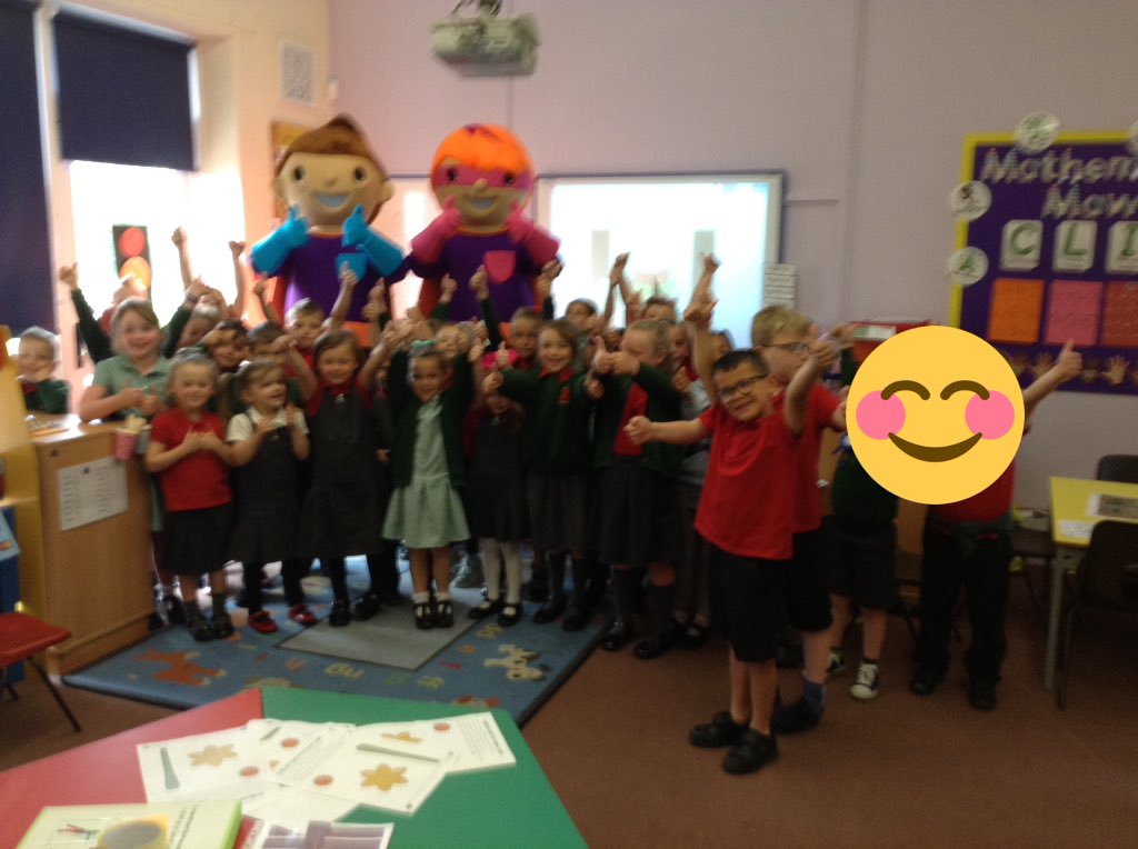 MrsTurnerMRh's tweet photo. Ymweliad Seren a Sbarc  i'r ysgol
Seren &amp; Sbarc came to visit to day
Dosbarth Dwynwen wedi gwirioni https://t.co/os2a0uBLYj