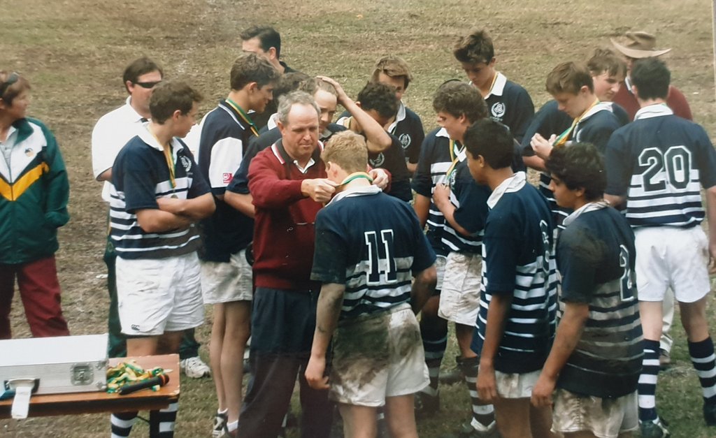 DavidPocock's tweet photo. #tbt to playing on the wing for an U15 rep team (Met East) in Brisbane.
I should have known from how dirty my jersey was that I belonged in the forwards.
#throwbackthursday #schoolboyrugby #meteast #qld #rugby https://t.co/gYXycACeJU