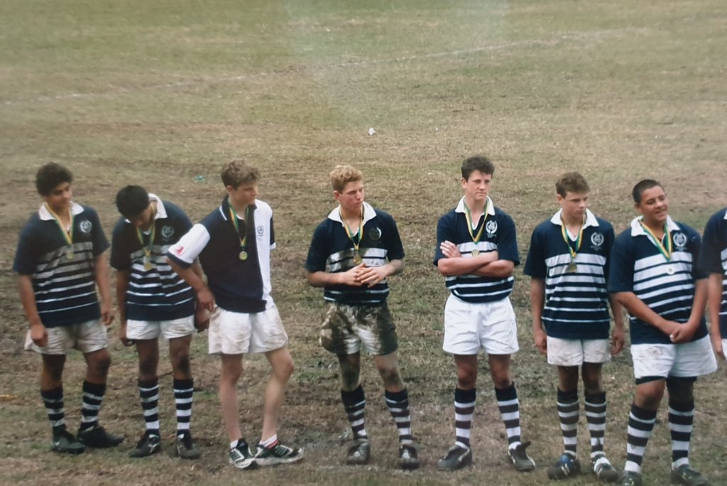 DavidPocock's tweet photo. #tbt to playing on the wing for an U15 rep team (Met East) in Brisbane.
I should have known from how dirty my jersey was that I belonged in the forwards.
#throwbackthursday #schoolboyrugby #meteast #qld #rugby https://t.co/gYXycACeJU