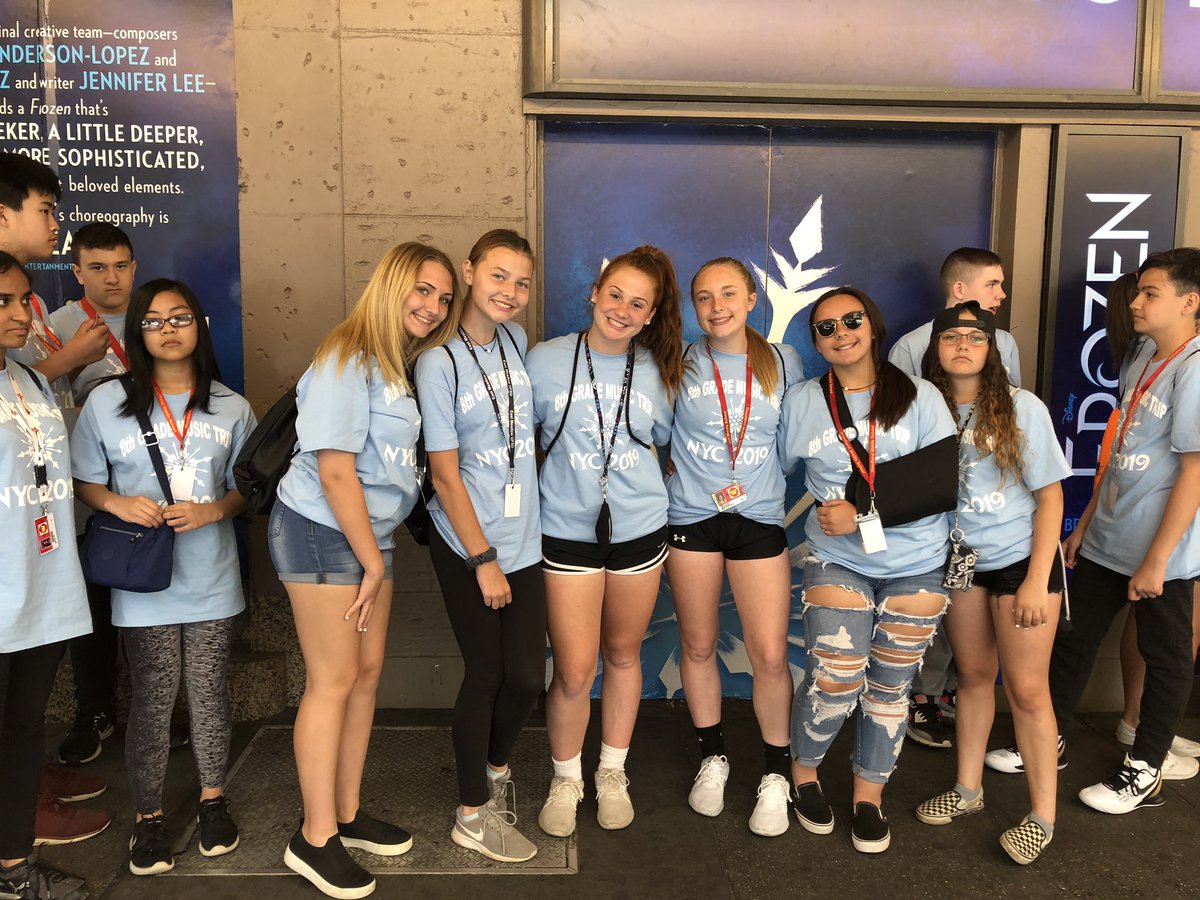 LWilliams614's tweet photo. @ms_woodland  Day on Broadway with a great group of 8th graders. Enjoyed a fabulous performance of Frozen and a delicious meal at Vergil’s barbecue!! https://t.co/KhvoRZCcmV