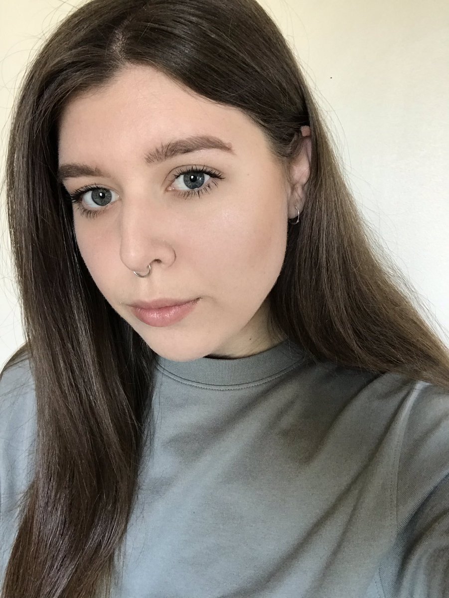 DaniellexxClark's tweet photo. Uniqlo U only https://t.co/lPuyTsSajP