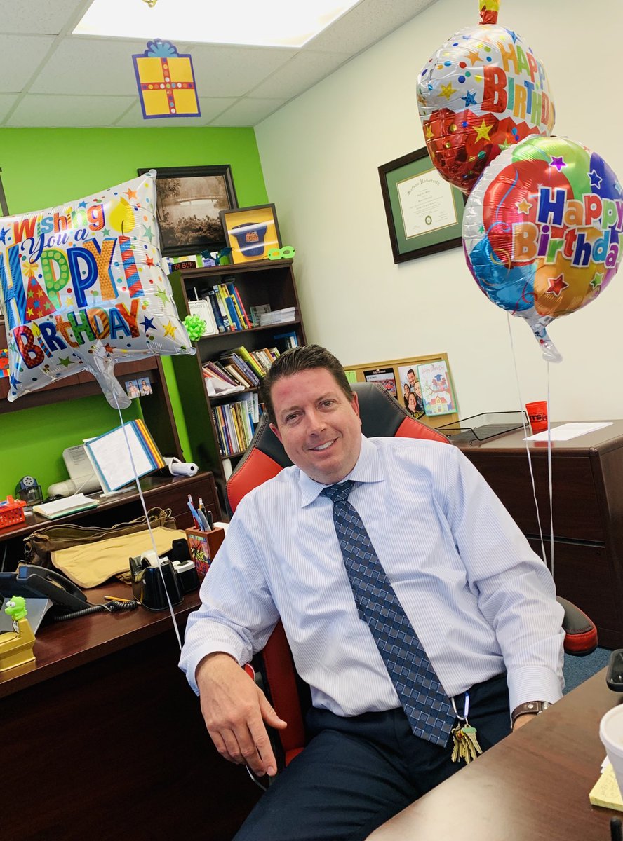 HHSK5Knights's tweet photo. Happy Birthday, @Watson_VCS! Thank you for being a GREAT leader. Enjoy your special day! #KnightsHonor #HHSMeraki https://t.co/1xiOgVwf2G