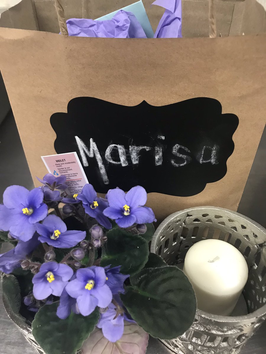 MarisaGF87's tweet photo. Thank you so much @ConsenzaLVRG @ChelseaZindle for the beautiful #ManagerAppreciationWeek gifts!!! You really know how to put a smile on my face! I love my team! ❤️ #lvrgfunAF @HRATYOURSERVICE https://t.co/90SeYzt00b