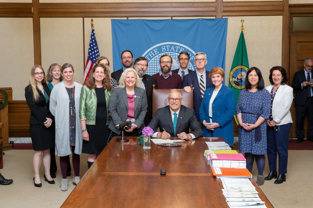 NWHarvest's tweet photo. Thank you to @GovernorInslee and #waleg for supporting HB 1893, which provides assistance and resources to college students that struggle with hunger and poverty. https://t.co/sCeK2TDLQy