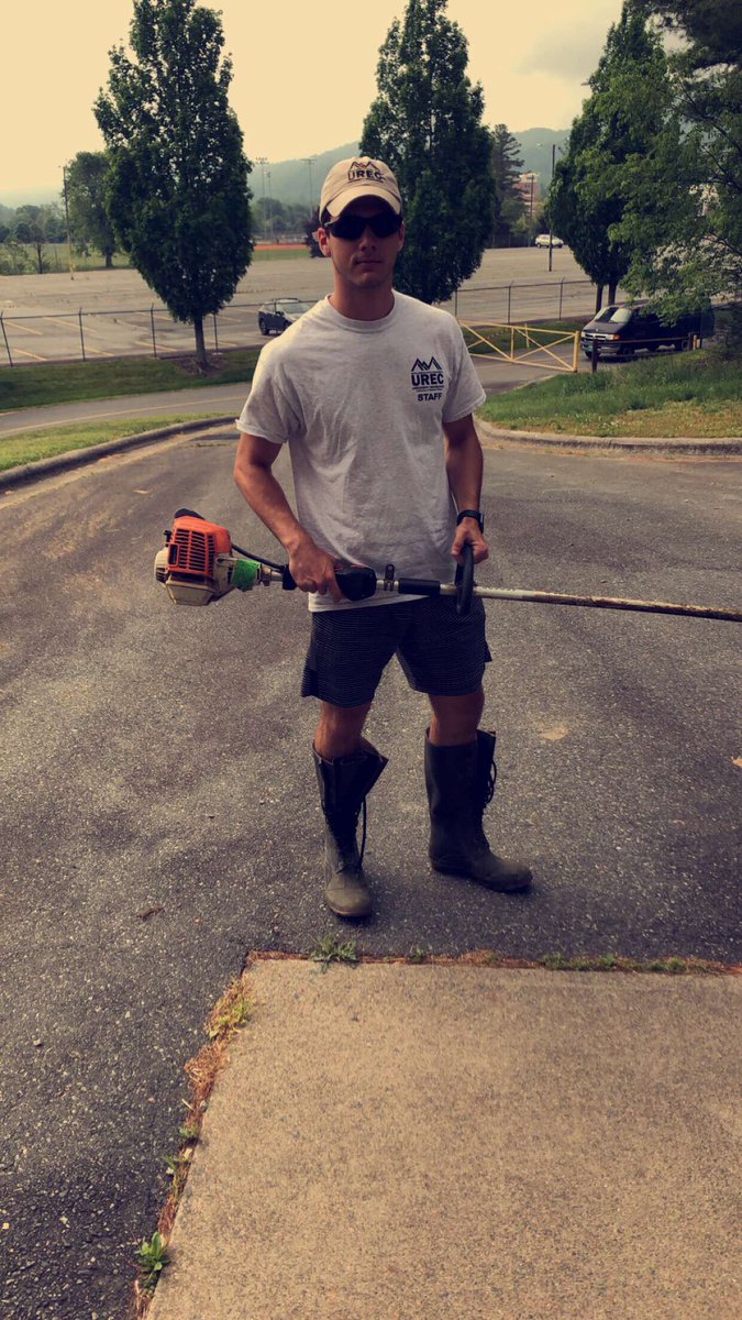 j_bulla_16's tweet photo. If you got weeds I’ll wack em https://t.co/WmYiJnsiJZ
