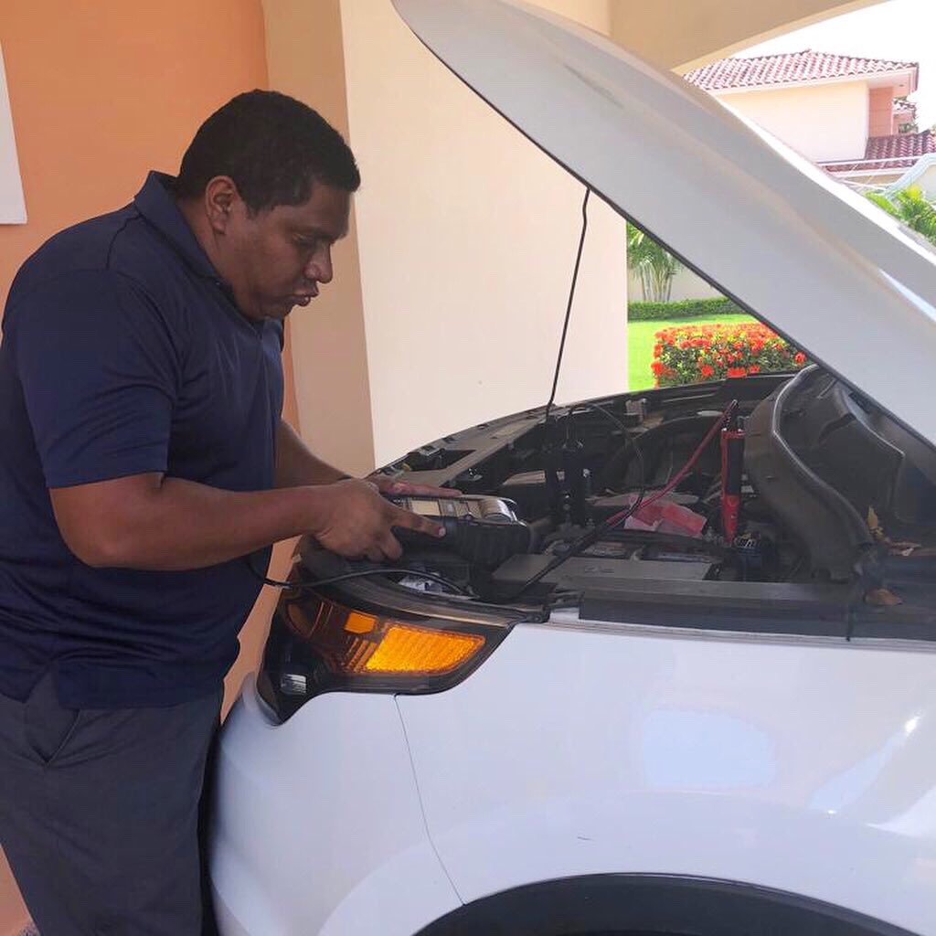 DistDavidFord's tweet photo. Te quedaste sin batería? Necesitas mantenimiento? Te tenemos cubierto con Motorcraft🔥 la única batería que te da 8 años de garantía💪🏽
.
Servicio a domicilio completamente GRATIS. Agréganos a tus contactos 👇🏽
⚡️🔋6617-8342🔋⚡️
.
.
#distribuidoradavidford #motorcraft #fordpanama https://t.co/trwyKG74mt