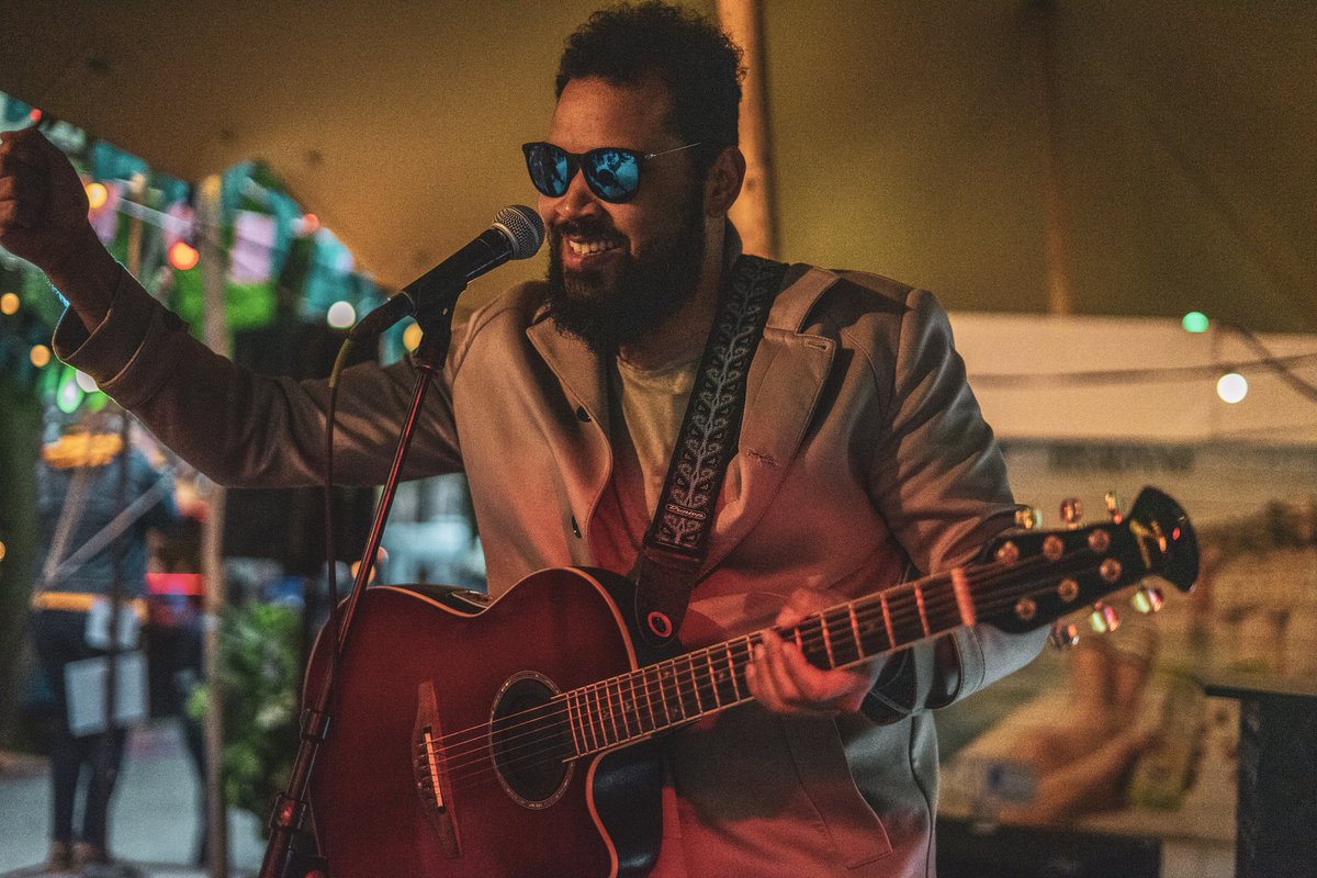 Andre_Hazel's tweet photo. Preaching music to the people !! #love #music #andrehazel #live https://t.co/JPfGdy4LD2