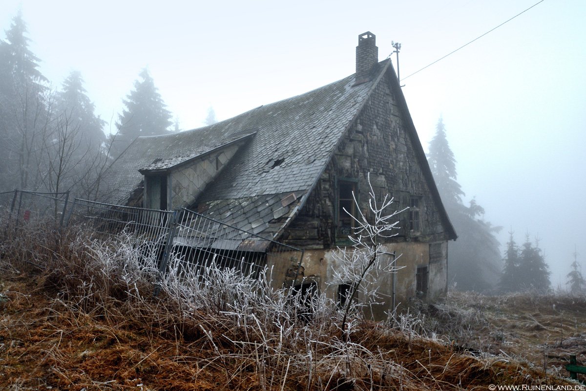 oblivionstate's tweet photo. Auberge sur la Montagne, an abandoned hostel in France - See full report below. #oblivionstate #urbex #urbanexploration
https://t.co/3mFaiC6IyB https://t.co/h2OEZ0KHP7