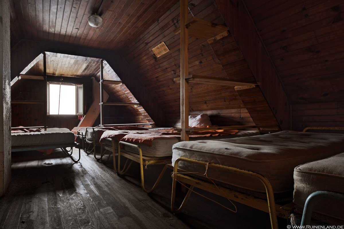 oblivionstate's tweet photo. Auberge sur la Montagne, an abandoned hostel in France - See full report below. #oblivionstate #urbex #urbanexploration
https://t.co/3mFaiC6IyB https://t.co/h2OEZ0KHP7