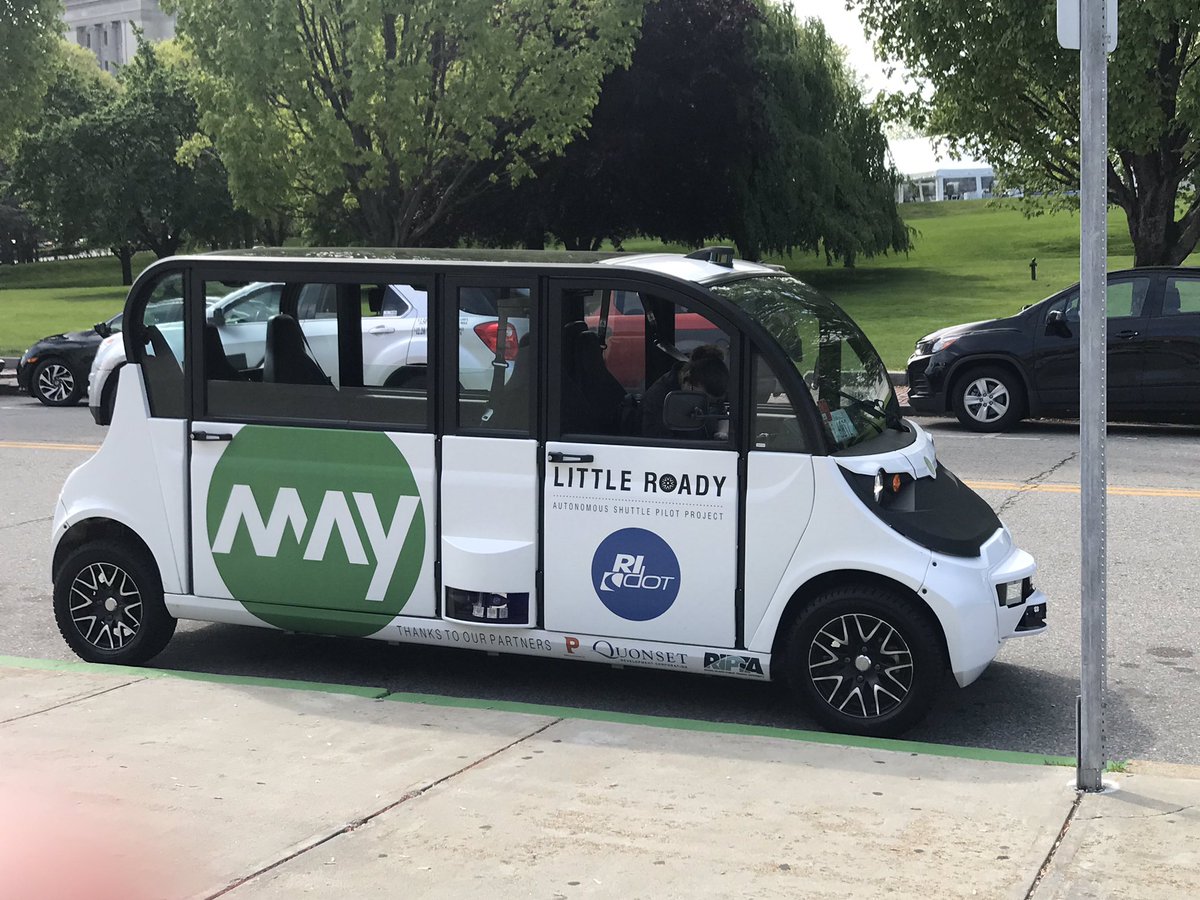 AndrewBreiterWu's tweet image. When I was waiting for my Lyft after getting off the train, I saw this interesting vehicle. It’s called Little Roady and it’s @RIDOTNews’s #AutonomousVehicle pilot project. I love it! 

CC: @RIPTA_RI @wpri12 @Rhody_Inno @GovRaimondo @vencafePVD @projo 
@Provchamber
#LittleRoady