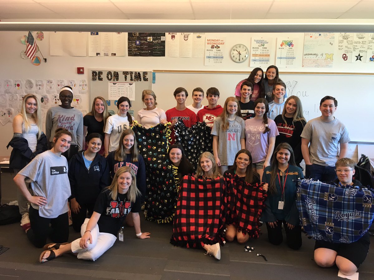 BVWwarnes's tweet photo. Last Day of AVID 10 😢 For our final the students made blankets to donate to Wayside Waifs! Have a great Summer!!! I can’t wait for Junior Year! #grit #AVID11 https://t.co/iESNGhOF9b