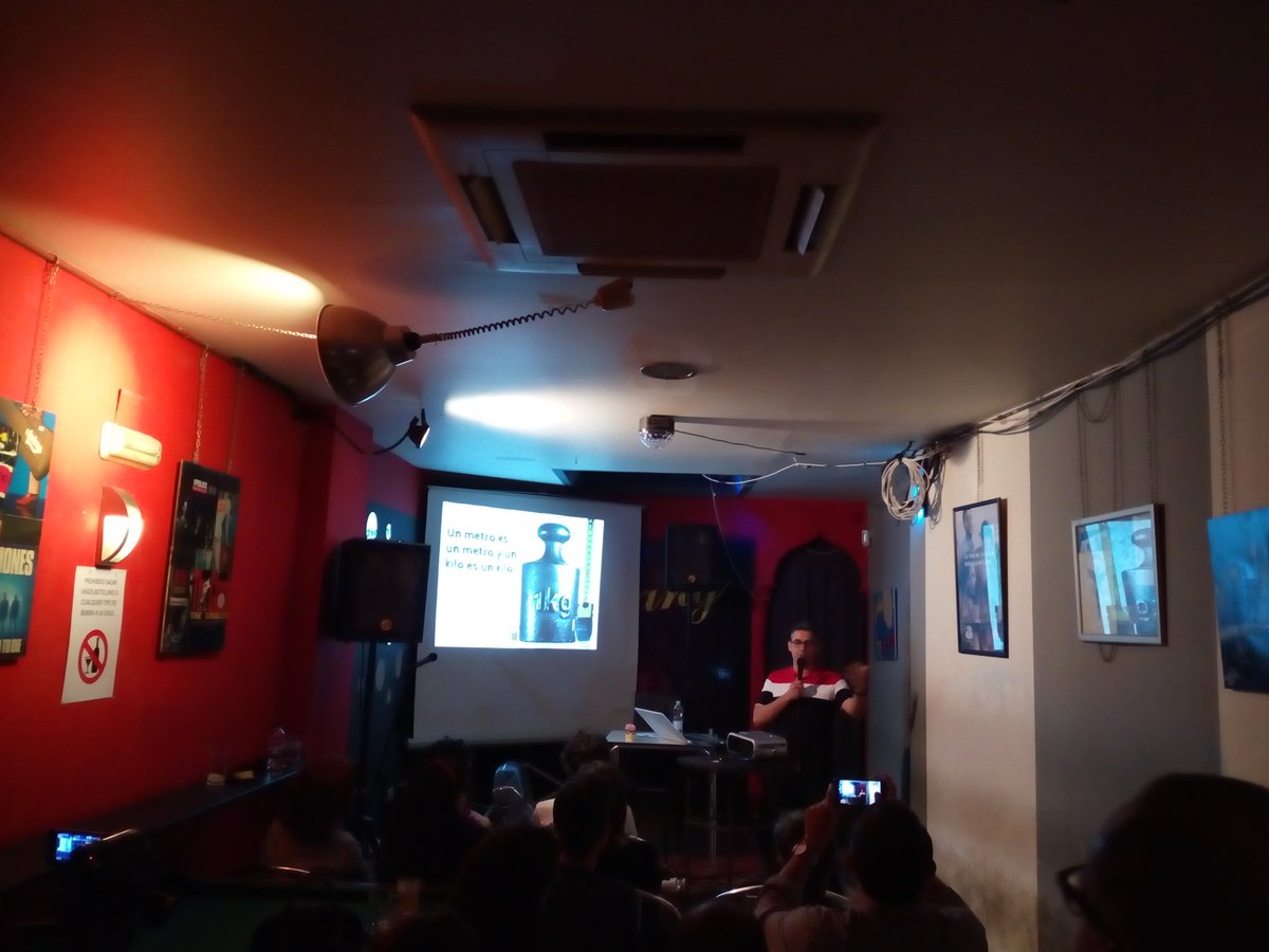 geodiver_es's tweet photo. Y terminamos la primera edición de #Pint19TAL con @JGilMunoz y "Un metro es un metro y un kilo es un kilo". ¡Muchas gracias a todos los que estáis y a los que nos habéis acompañado estos días! 😍😘 
#Pint19ES #Pint19TAL #Talavera @pintofscienceES @FacSalud_UCLM #BigBangBar https://t.co/YawfvWPzZe