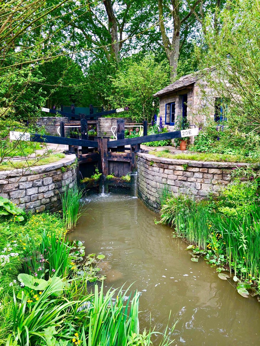 Welcome2Yorks's tweet photo. 💚 VOTE FOR YORKSHIRE 💚

If you love our slice of Yorkshire down in the capital as much as we do, it would mean the world to us if you could vote for the Welcome to Yorkshire garden in the People’s Choice category. 

Head to https://t.co/WrsWLR5fZl &amp; have your say #RHSChelsea https://t.co/SShYAbfipP