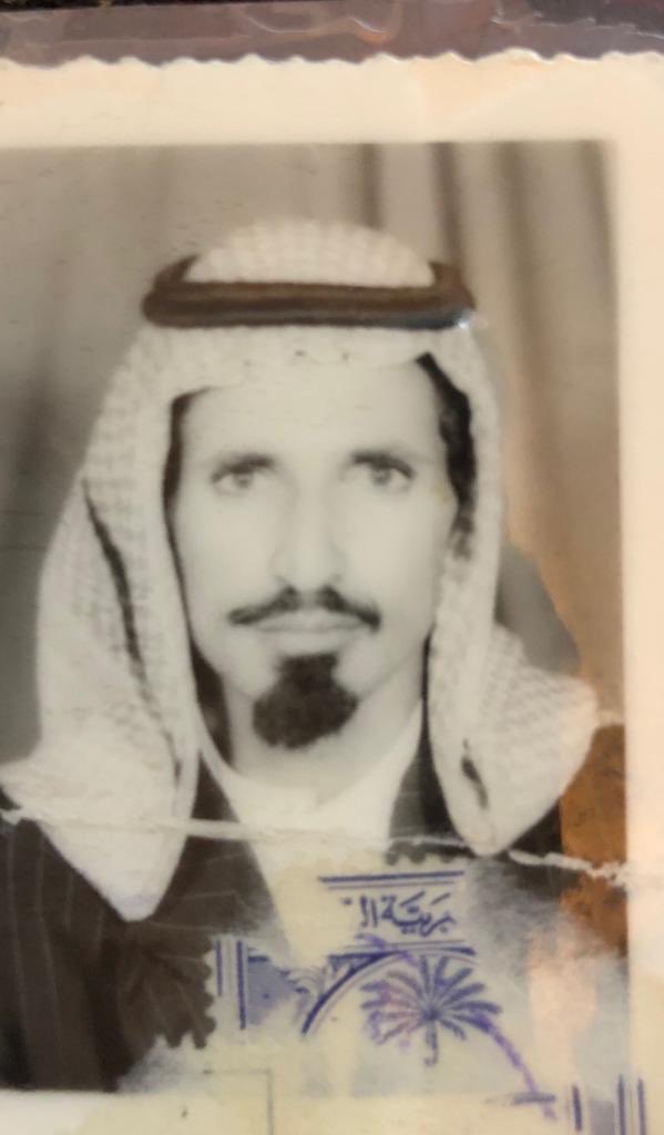 #العاصوف_2 الله يرحمه ويسكنه فسيح جناته /سعد عوض الرشيدي /استشهد وهو يقتحم الباب المؤدي الى الكعبه بدبابته وحطم البوابه مما سمح لدخول الجيش للحرم
استشهد وهو يدافع عن بيت الله الحرم
اللهم تقبله من الشهداء
اللهم امين