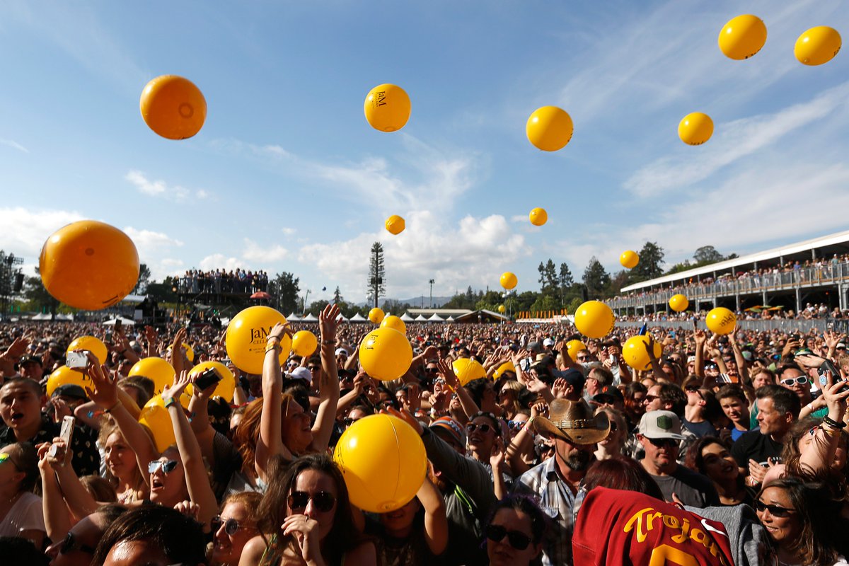 sonomamag's tweet photo. Are you ready to #BottleRock? We've got some super useful insider tips on https://t.co/0cLMWhlNeD. #BottleRock2019 #BRBeats #BRBites #BRWine #BRBrew #NapaValley #Napa #WineCountry #Festival #MusicFestival #Wine #Beer #Food #Foodie #WineLover #BayArea #BayAreaFoodie #California https://t.co/oTtUhbYIgW