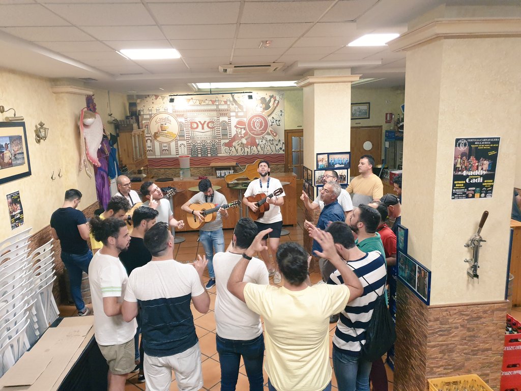 TCarnavalBellav's tweet photo. En estos momentos...
Preparando para el gran homenaje para el Capitán Veneno 

#JuanCarlosAragonEterno 
#HomenajeJCSevilla https://t.co/FkJVU3pT2C