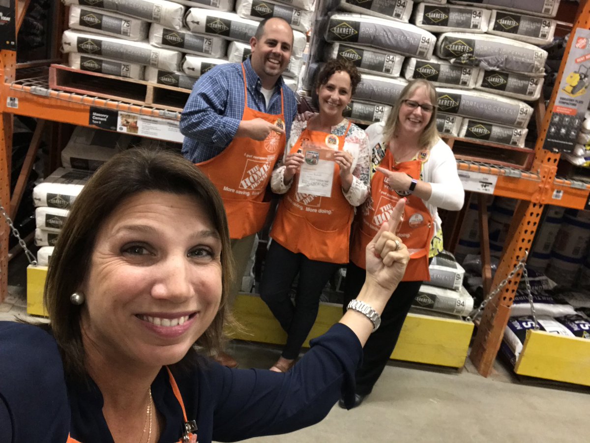 misshd03's tweet photo. Team Boutwell.. do you know them?! They are hungry and ready to unleash the gorilla and drive sales!! Congratulations Rickie on your homer! 👏#Varathane #PROWalk! #buildingacumen! #LeadDevelopExecute! @RickieBoutwell @cokeski @SaraArmstrong21 @rencassidy @RSalemi @R3Dstitchball https://t.co/dsYOe7Eya5