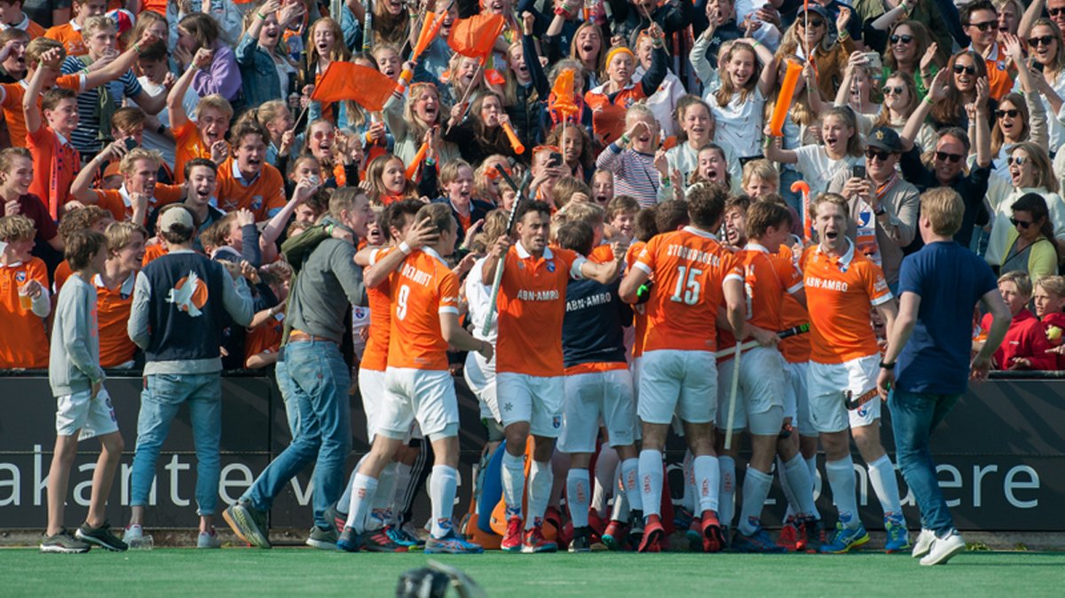 NHSport_'s tweet photo. π | @hcbloemendaal klopt @KampongHeren1 in eerste finaleduel #kamblo #nhsport https://t.co/dbDxDZiWFN https://t.co/4EBYb0Didy