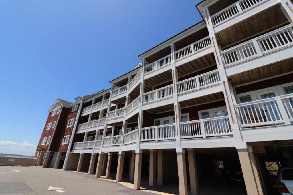 KEESVacations's tweet photo. Introducing the beautiful Landings at Sugar Creek!

Spectacular #RoanokeSound views meet comfortable, modern style condos at the Landings in #NagsHead. Photos of this cozy condo are up now - check out the amenities offered at https://t.co/k842VTU85i

#obx #KEESobx #soundviews https://t.co/WRgic79AEL