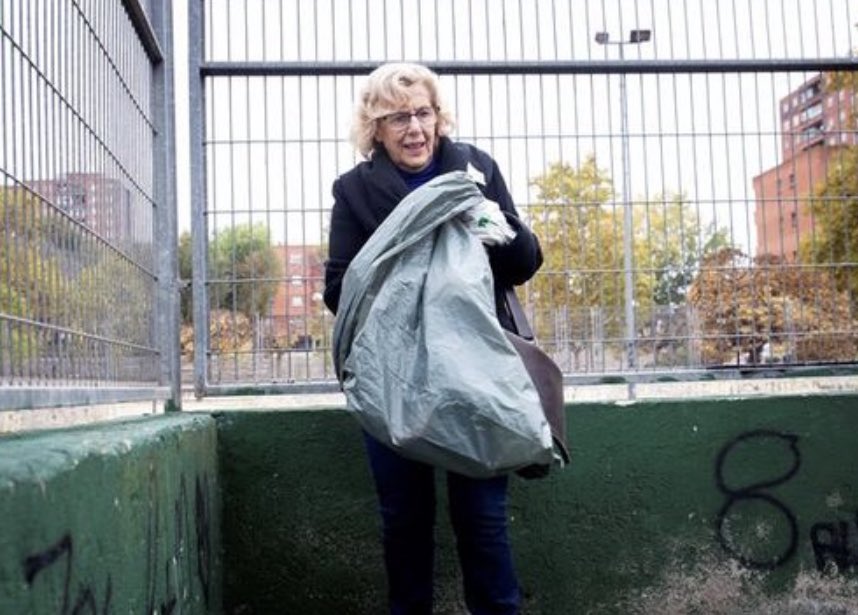 Carla_STMaria's tweet photo. Cuidado niños! Si el domingo no votas, la abuelita lobo se queda! 👵🏼🐺 #ElDebateTelemadrid https://t.co/2QuOEdGSk1