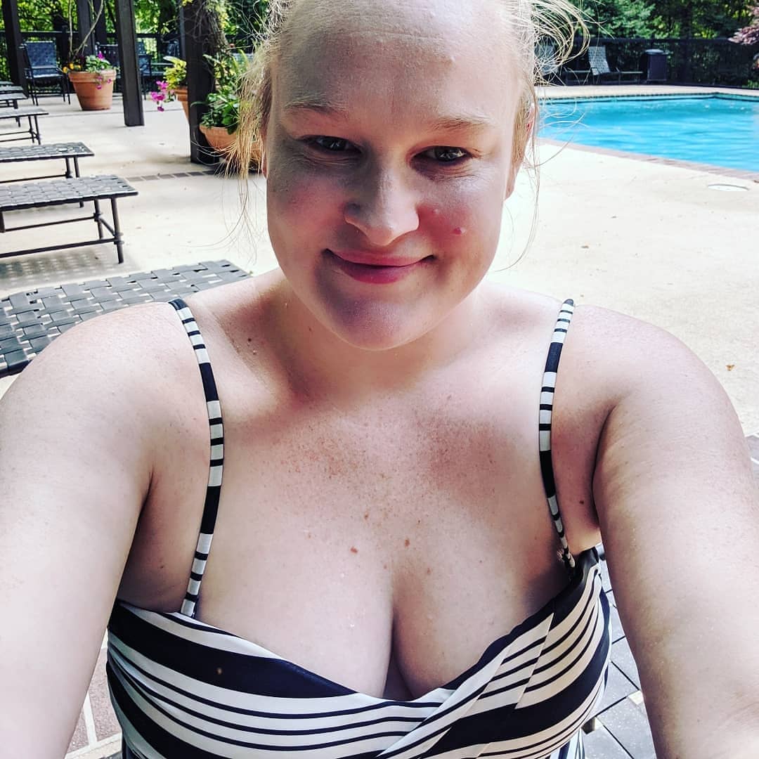 FireAngel2013's tweet photo. It's pool time!! #poolside #Pooltime #SUNNY #itssunnyout #POOL https://t.co/ELhIhxWhj5