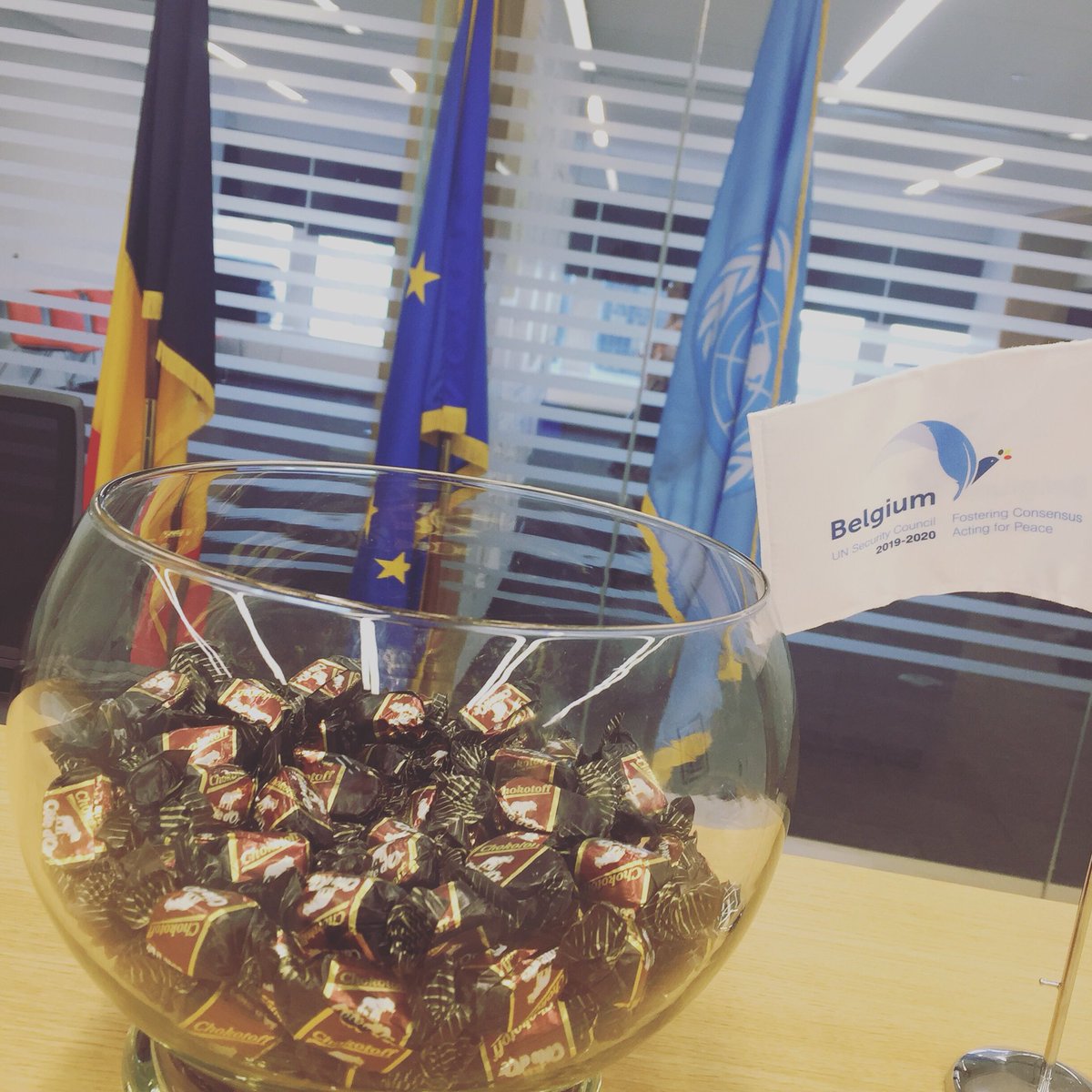 del_colson's tweet photo. Great to cast your vote in such conditions...
🇧🇪
... Adding sweetness to responsibility!
#withchocolate #thebelgianway https://t.co/dNVkVJOval