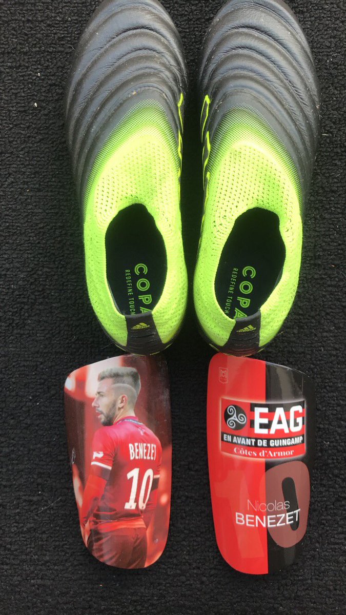 NicolasBenezet's tweet photo. Allez go! Pour tenter de gagner les Proteges @McProtech + les crampons @adidasFR 

RT ce tweet et chat la vous gagnez 🤷🏼‍♂️😘. ( tirage au sort samedi soir ) https://t.co/iH0ZETVabk