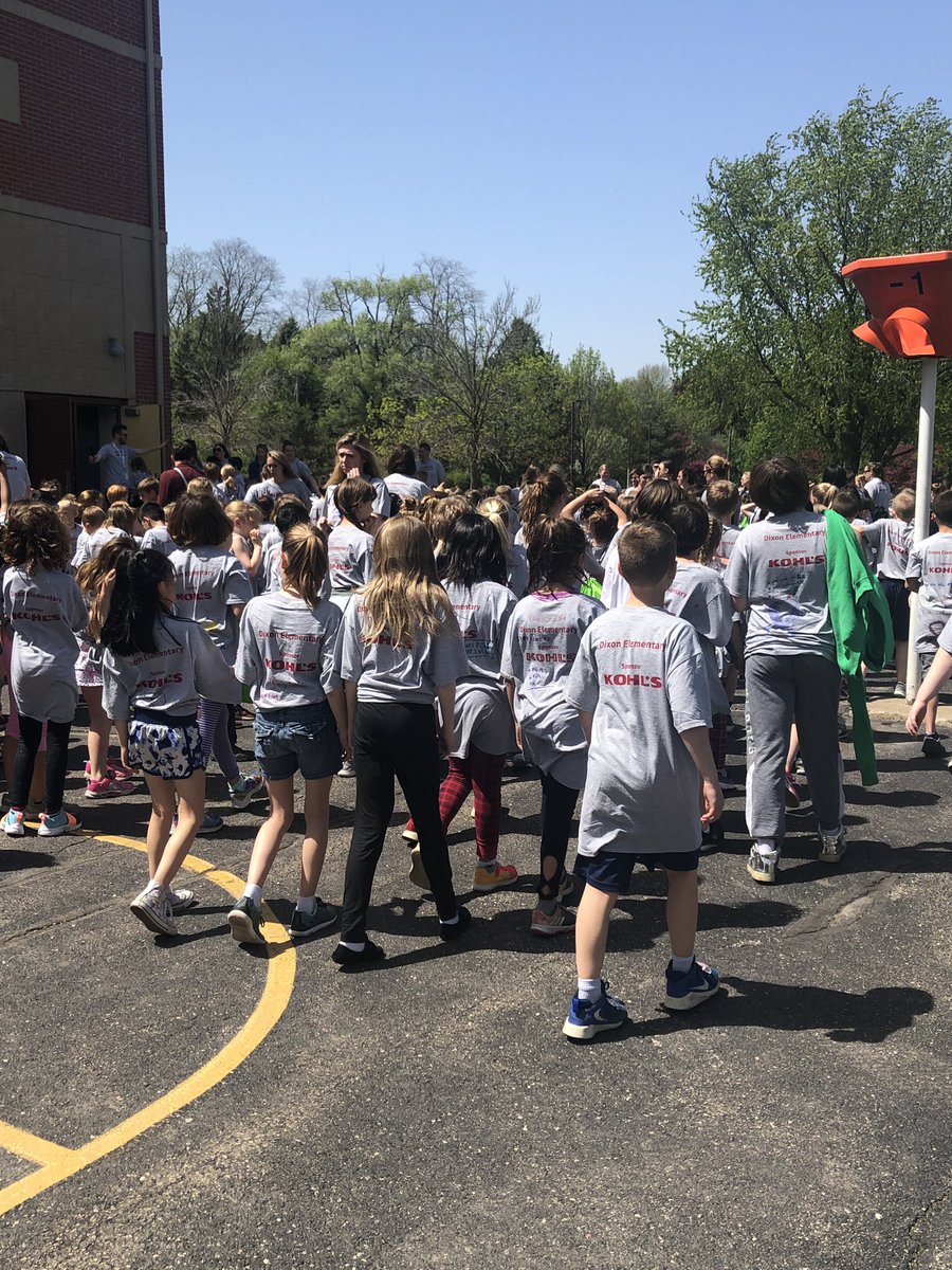 hbrownliteracy's tweet photo. @Dixon_SDE had our walk to take a stand against cancer today and so far has raised over $6000 this year! @AmericanCancer @ElmbrookSchools #dixonrocks #elmbrook #keepfightingcancer #togetherwearestronger https://t.co/SJfIsb4JcH