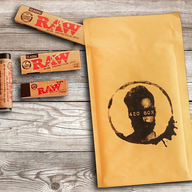 ¿Te quedaste sin sabanas? 😱
Recibe tus esenciales del mes, con el pack #420essentials. Seleccionados por nuestros expertos #420, siempre recibirás 4 artículos para fumar y una sorpresa. Valor Artículos $300 ¡Por Sólo $175!
Pidelo ya => bit.ly/30wL4Od
#420mexico #sm…