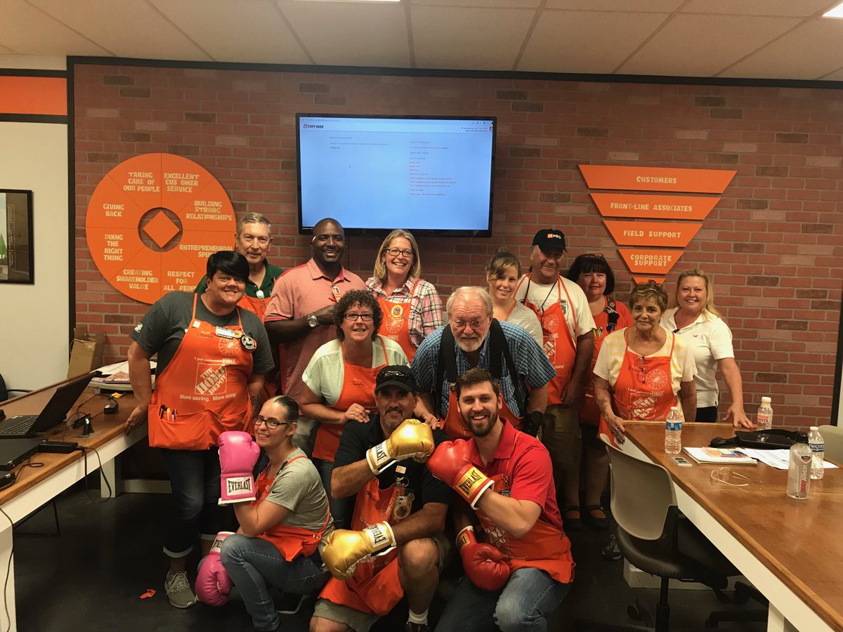 Great service training event at 8446! ⁦@AyazGhany⁩ ⁦<a href="/SE_RSM_Aponte/">Angel Aponte</a>⁩