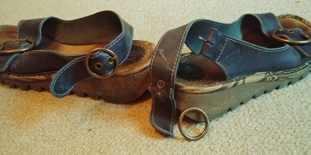 .<a href="/flylondonshoes/">Fly London</a> can you help? It's a summer disaster 😱😱 #FavSandals #SummerFeet #BrokenBuckle