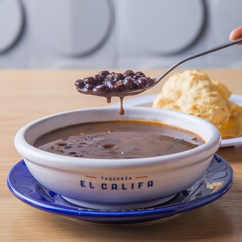 ElCalifaMx's tweet photo. Tan sólo una cucharada es suficiente para amarlos. #ElCalifa #Frijoles https://t.co/hQlclso3bD