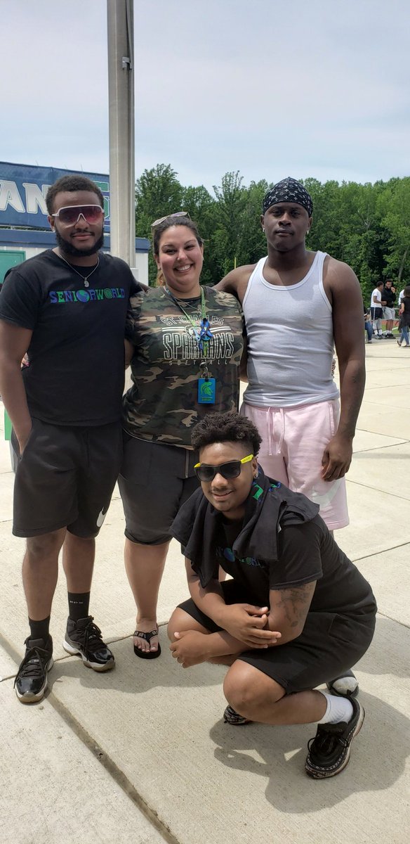 misscarpenter8's tweet photo. @SCHS_Class2019 will have a special place in my heart. Some of you all have been with me for 7 years! We have always been at the same school. I don't even remember what is like not to have some of you around. But whether I have had you for 7 years, 4 years, or 1 year I'm proud! https://t.co/qz1X4FiQbo