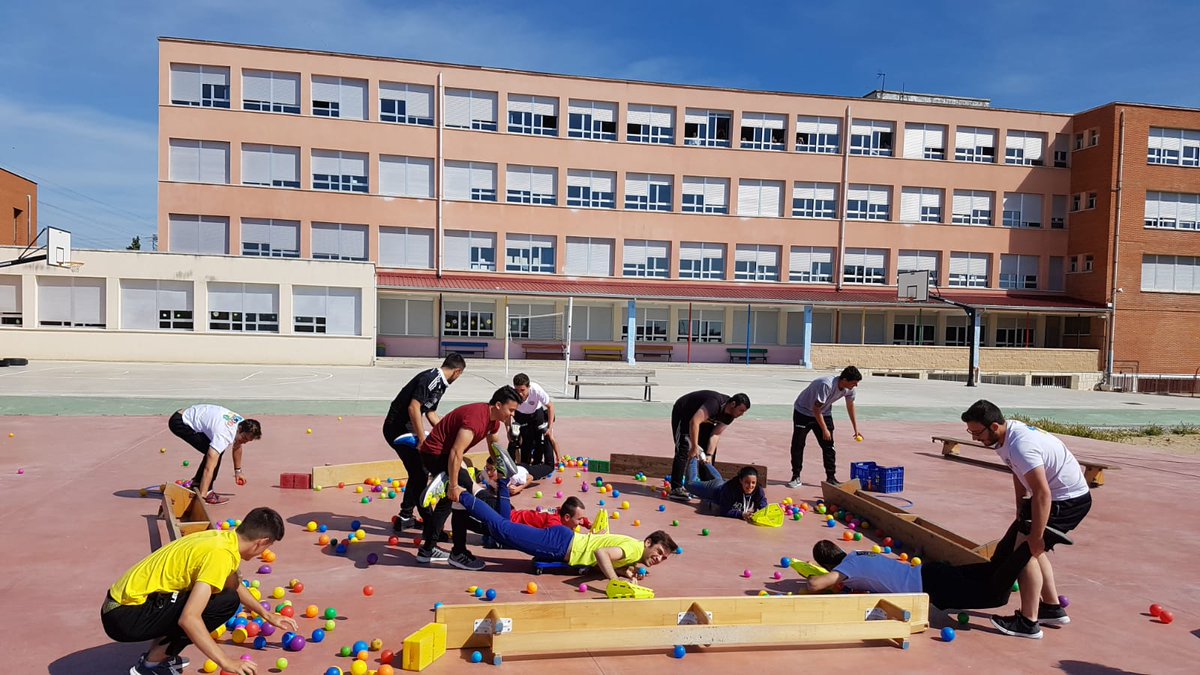 dprovidenciator's tweet photo. Hoy hemos disfrutado de la visita de docentes del Proyecto Erasmus+, compartiendo con ellos las experiencias educativas innovadoras que llevamos a cabo en @dprovidenciator 

#VR #AR #gamification #GBL #drones @cfievalladolid @ISFECAquitaine https://t.co/fVS6swh638