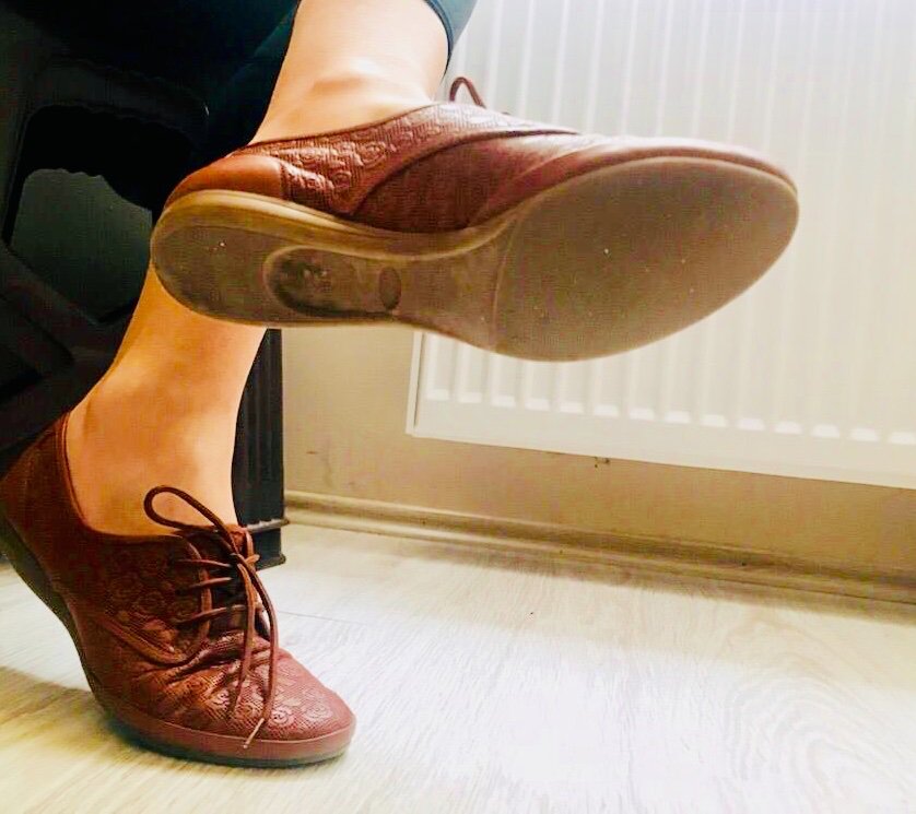 MistressDefne's tweet photo. Neredesiniz kölecikler😎
#footparadise #prodomme #finansal #femaledomination #toes #mistress #shoefetish  #submissive #slave #köle #trample #Financial #submissive #bondage #bdsm #dominatrix #femdom #finansalköle #footworship #ayak #ayakfetiş  #findom #footfetish #feet #foot https://t.co/bWj6I3nK79